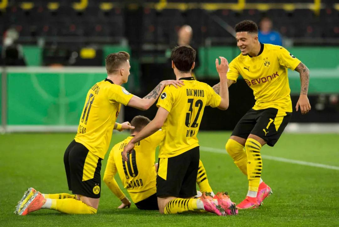 برشلونةوالإنتركورةلايفمواجهةأسطوريةفيعالمكرةالقدم