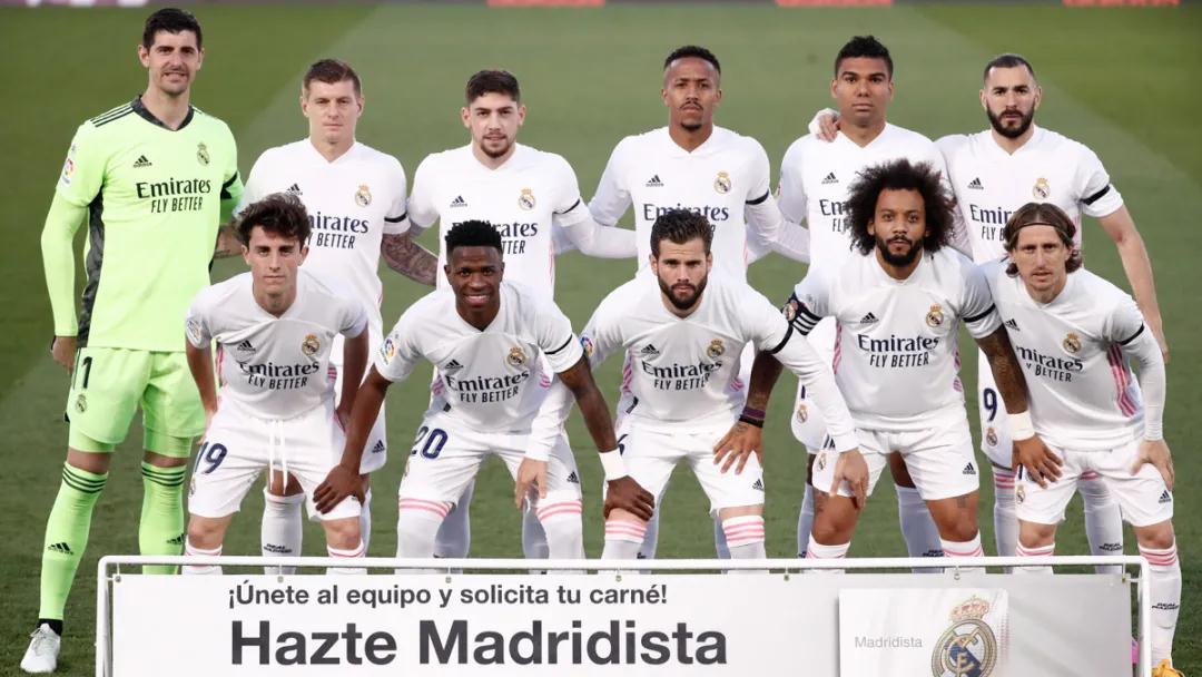 نوتينغهام فورست ضد برينتفوردمواجهة مثيرة في الدوري الإنجليزي الممتاز